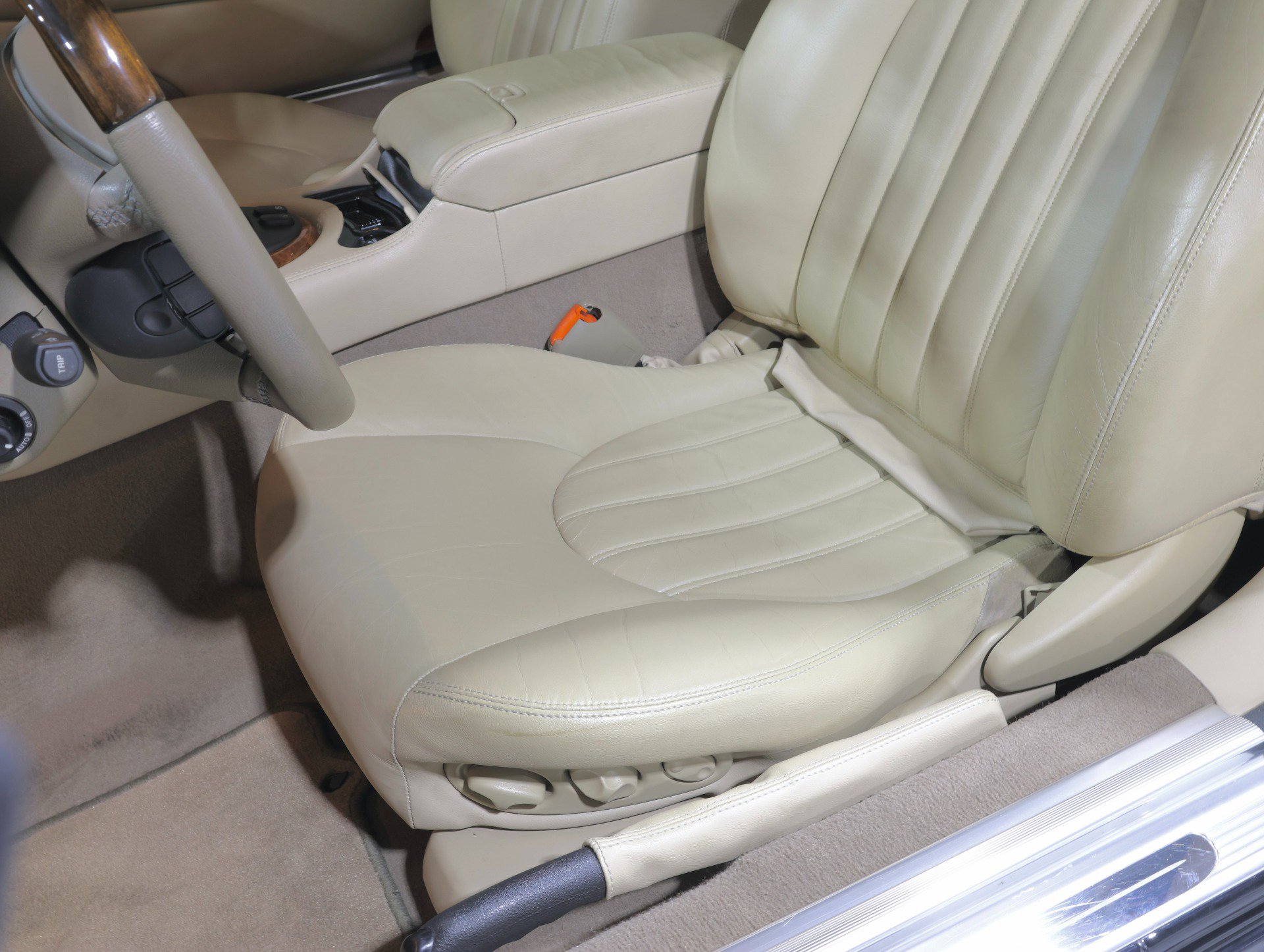 Used 2002 Jaguar XK8 Coupe image 84