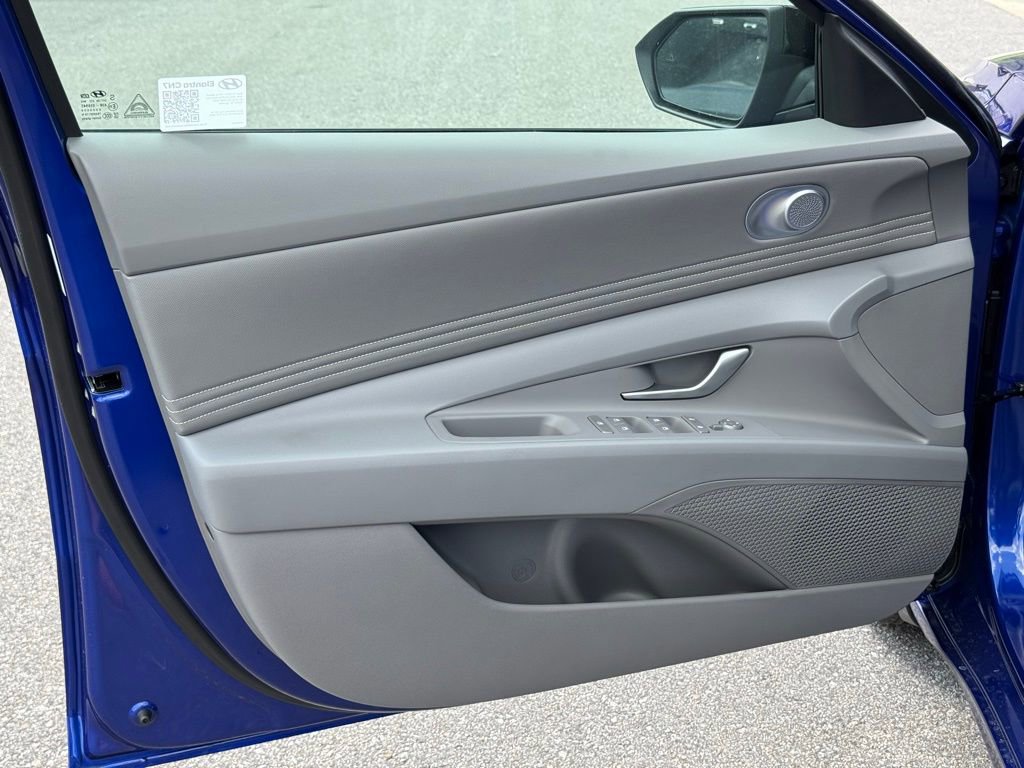 Used 2025 Hyundai Elantra Sport image 19