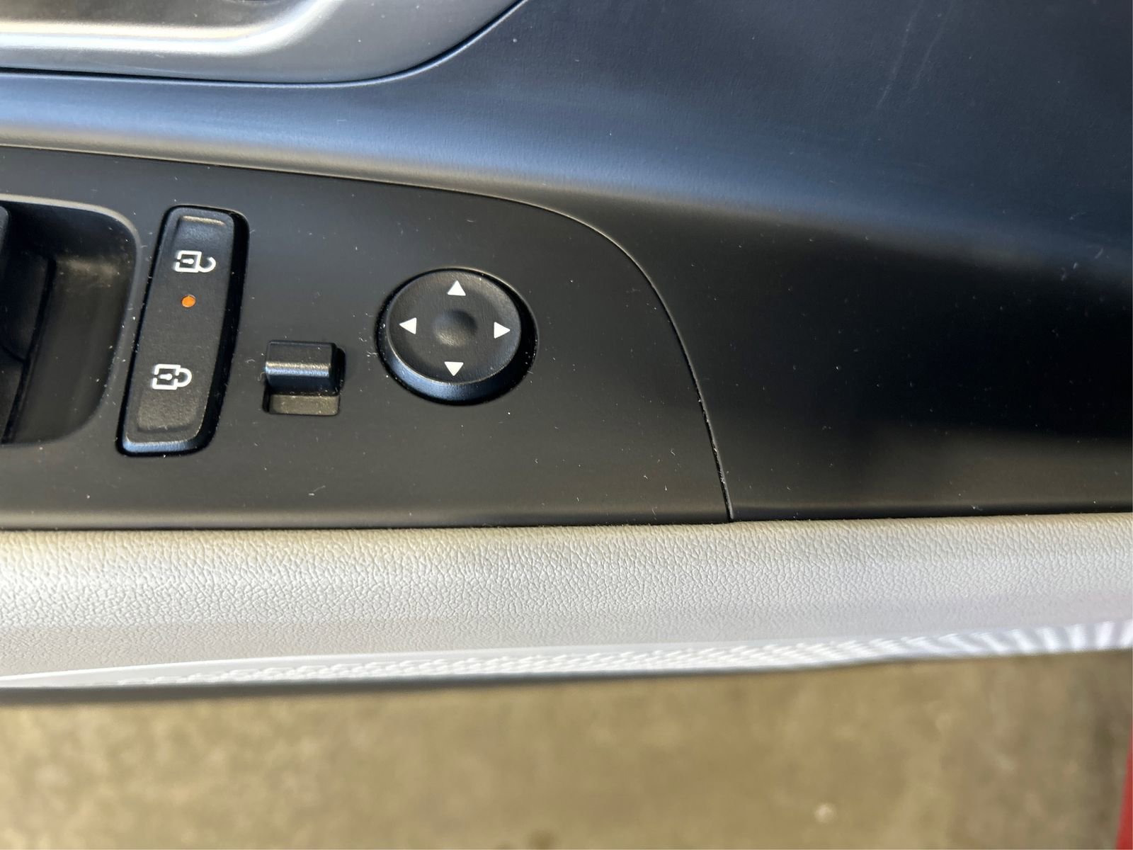 Used 2024 Hyundai Elantra Limited image 33