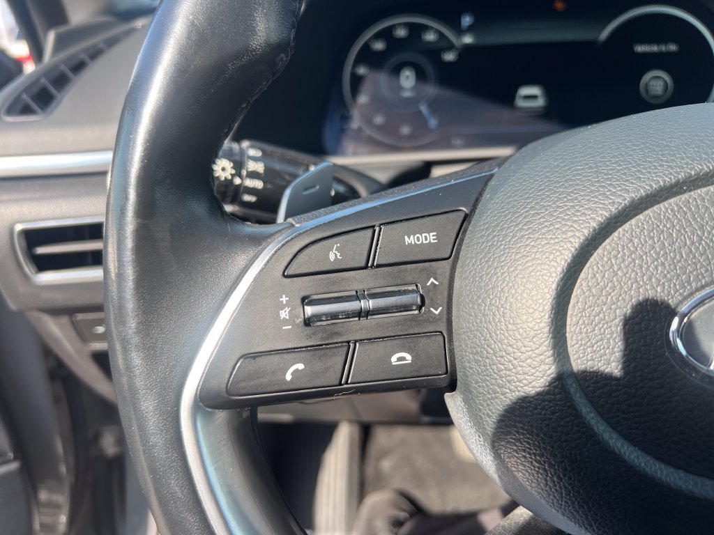 Used 2022 Hyundai Sonata Limited w/ Preferred Accessory Package FWD image 16