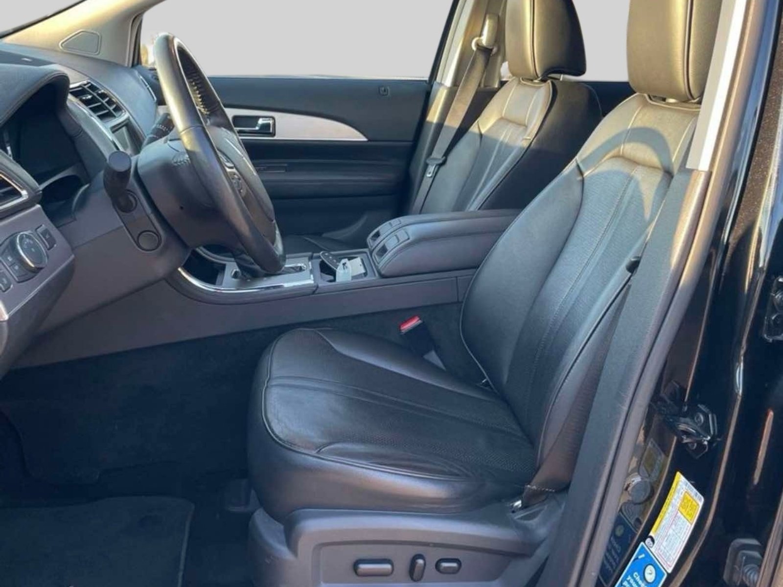 Used 2011 Lincoln MKX AWD w/ Sight & Sound Pkg image 2