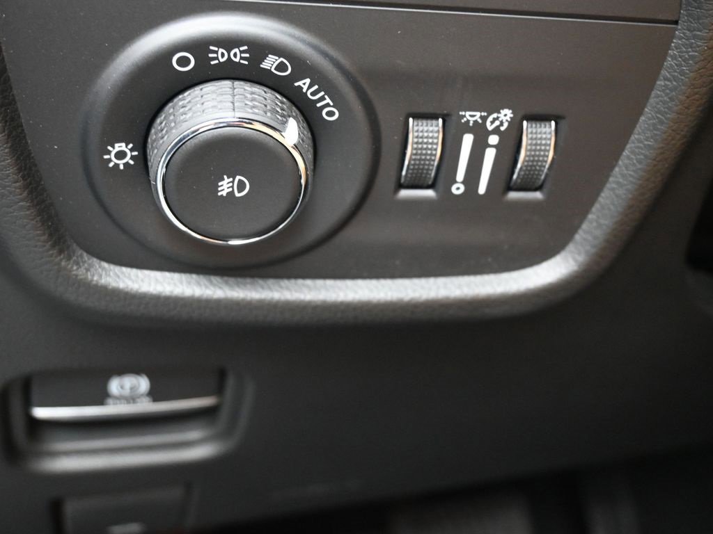 Used 2025 Jeep Grand Cherokee Summit w/ Obsidian Package image 20