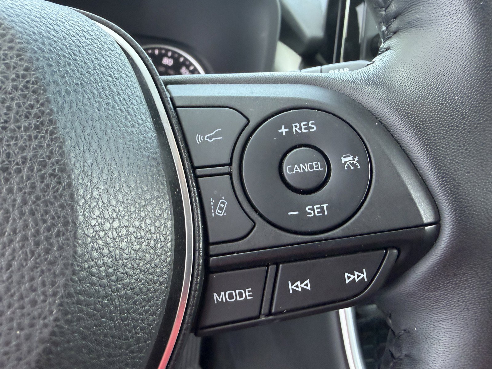 Used 2022 Toyota RAV4 XLE Premium AWD/4WD image 16
