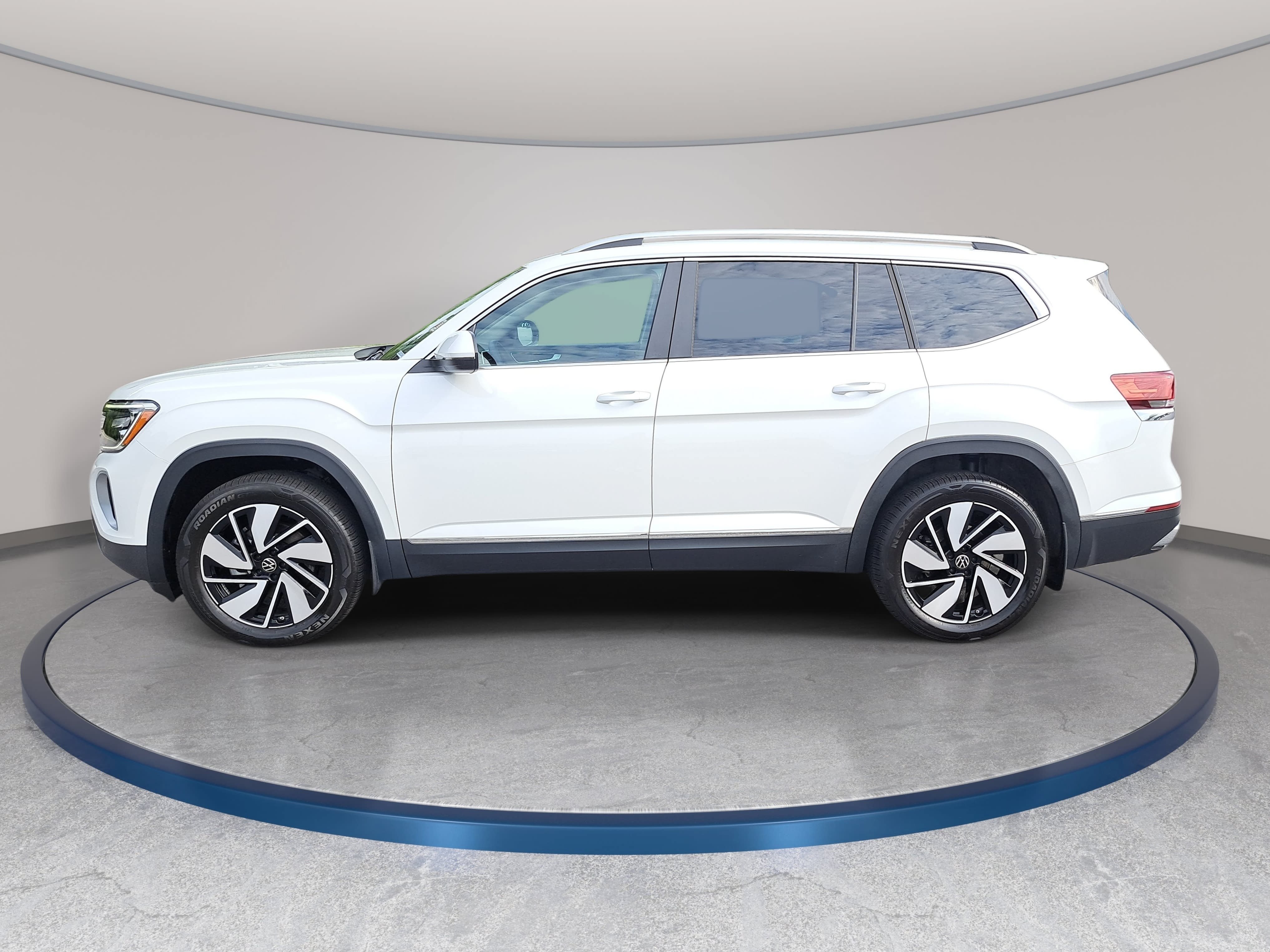 Used 2024 Volkswagen Atlas SEL AWD/4WD image 8