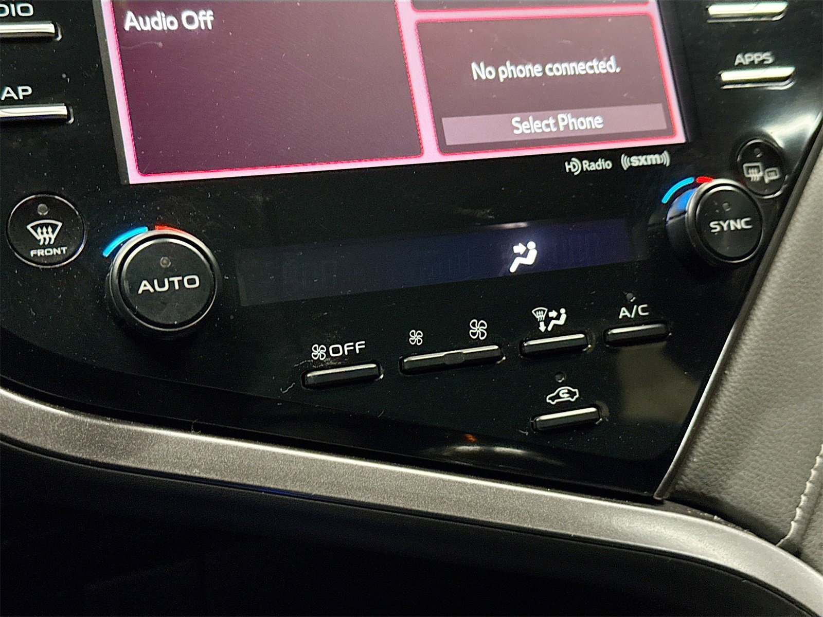 Used 2020 Toyota Camry XSE image 16