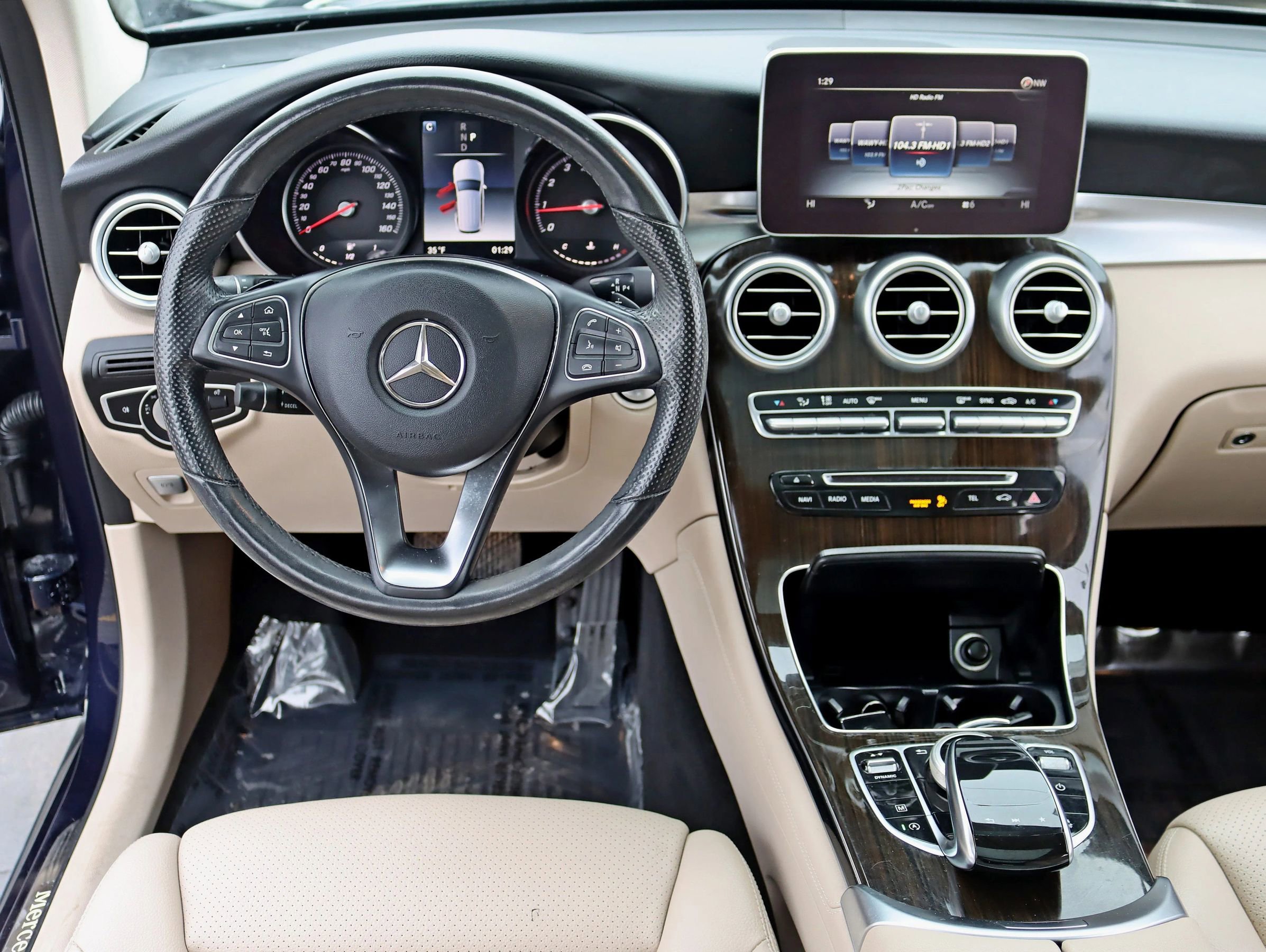 Used 2019 Mercedes-Benz GLC 300 GLC 300 4MATIC Sport Utility 4 image 17