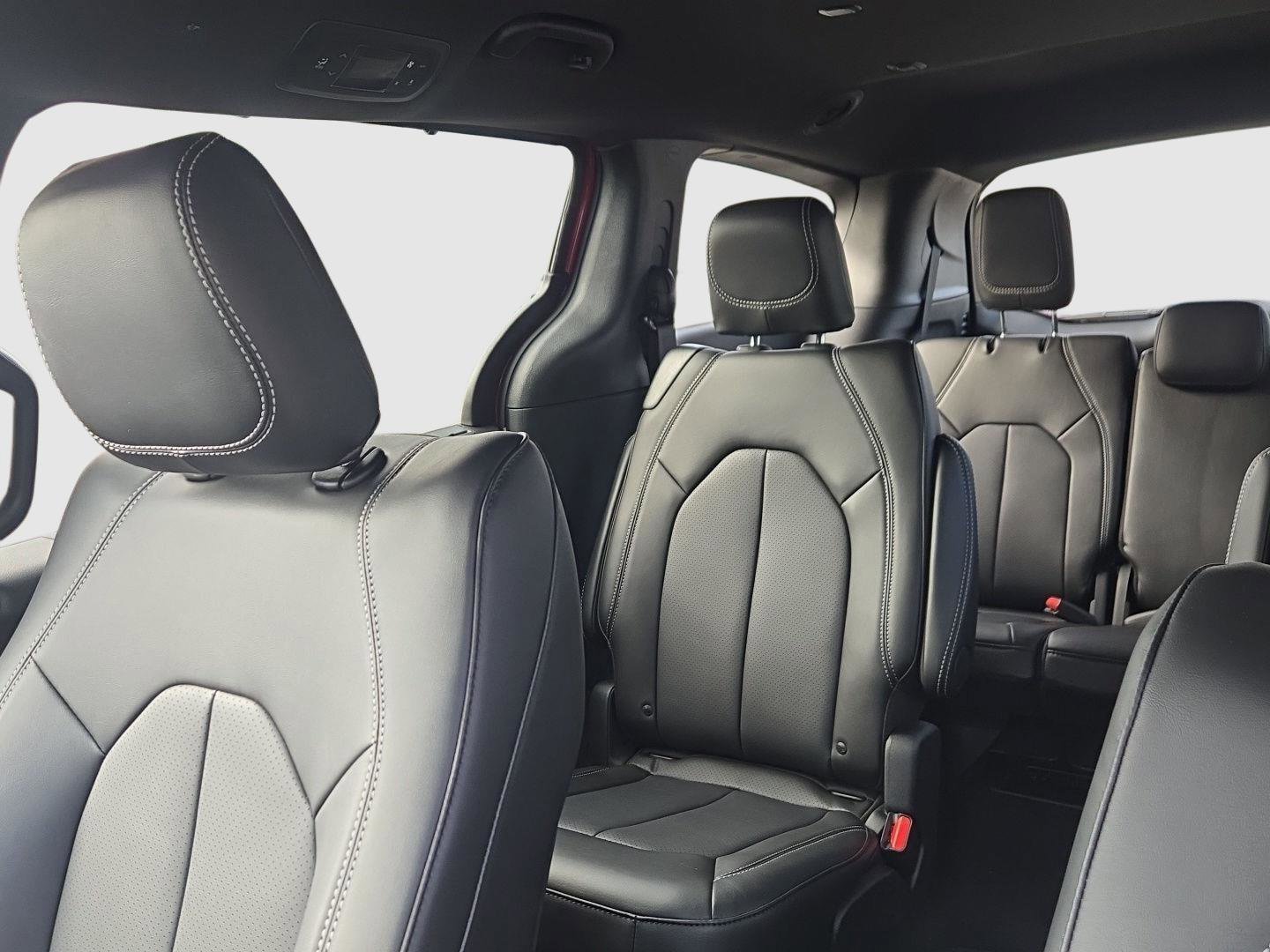 New 2026 Chrysler Pacifica Select image 23