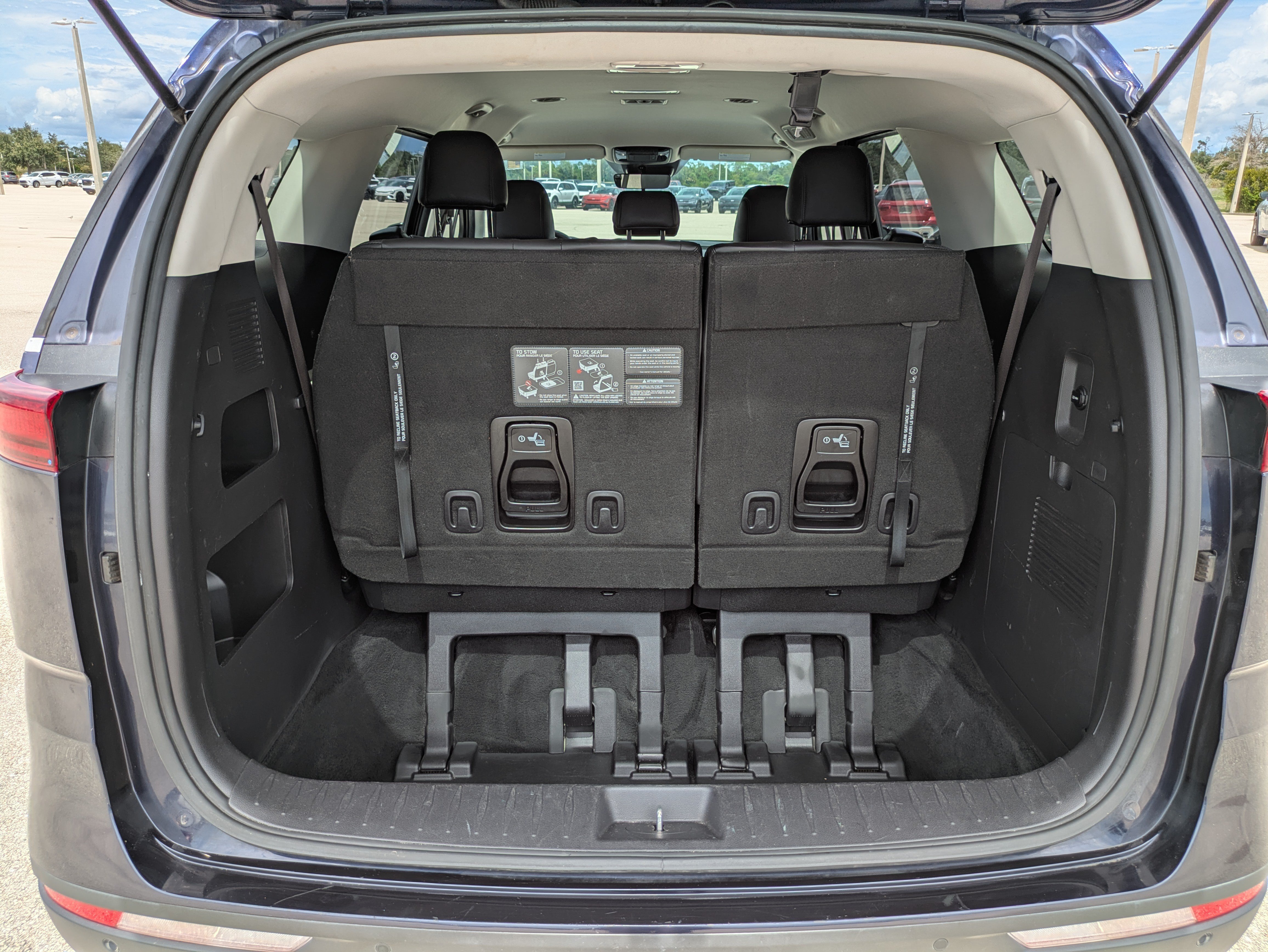 Certified 2024 Kia Carnival LX FWD image 13