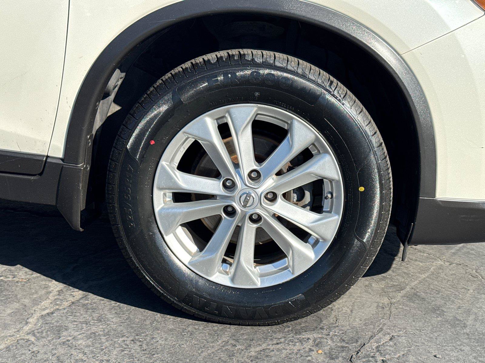 Used 2016 Nissan Rogue SV FWD image 6