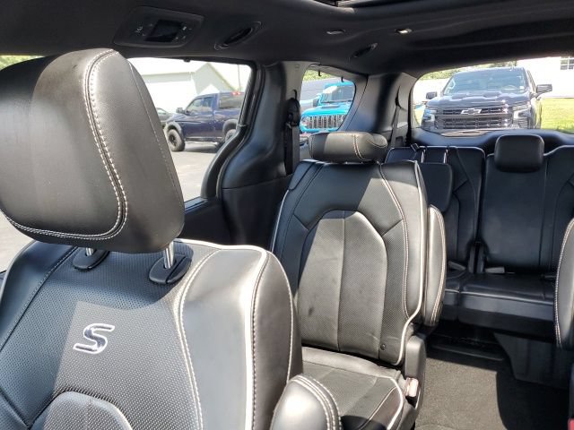 Used 2025 Chrysler Pacifica Limited FWD image 14