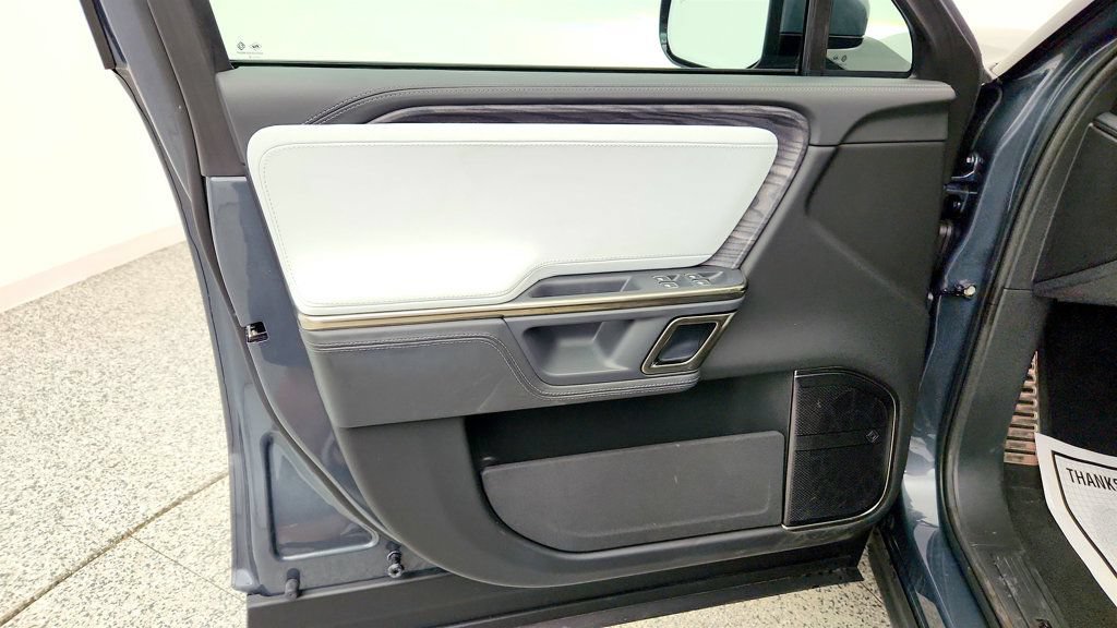 Used 2024 Rivian R1S Adventure AWD/4WD image 12