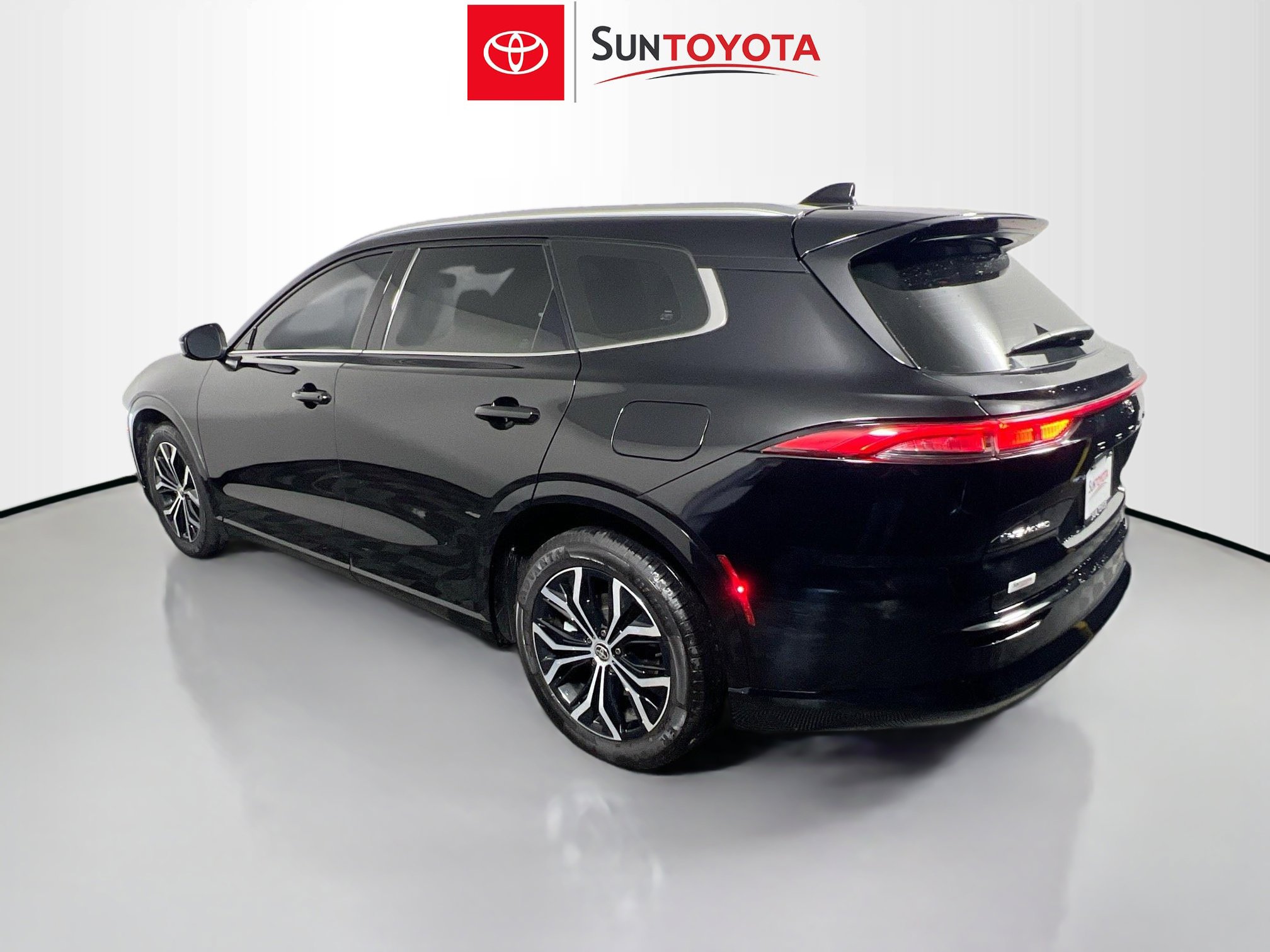 Used 2025 Toyota Crown Signia AWD/4WD image 6