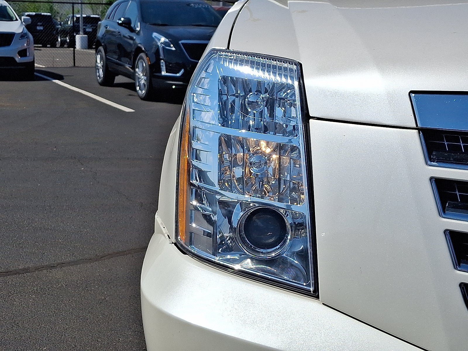 Used 2007 Cadillac Escalade AWD w/ Information Package image 9