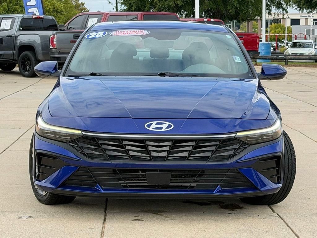 Used 2025 Hyundai Elantra SEL FWD image 2
