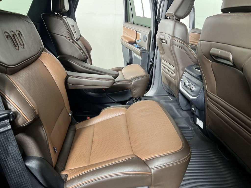 Used 2025 Ford Expedition King Ranch image 29