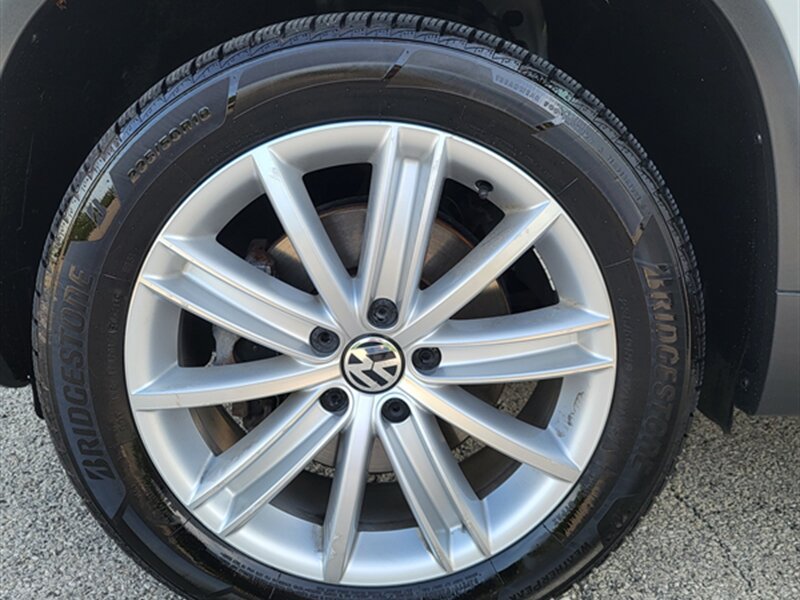 Used 2013 Volkswagen Tiguan SE FWD image 31