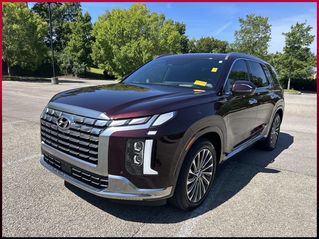 Used 2024 Hyundai Palisade Calligraphy FWD image 3
