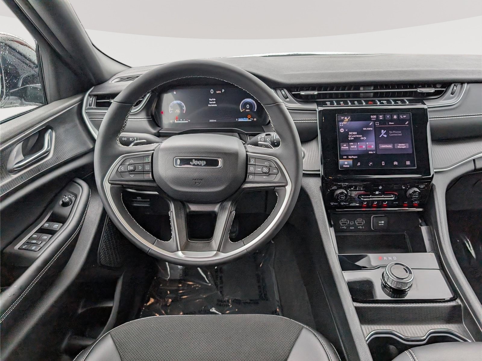 Used 2025 Jeep Grand Cherokee Altitude AWD/4WD image 17