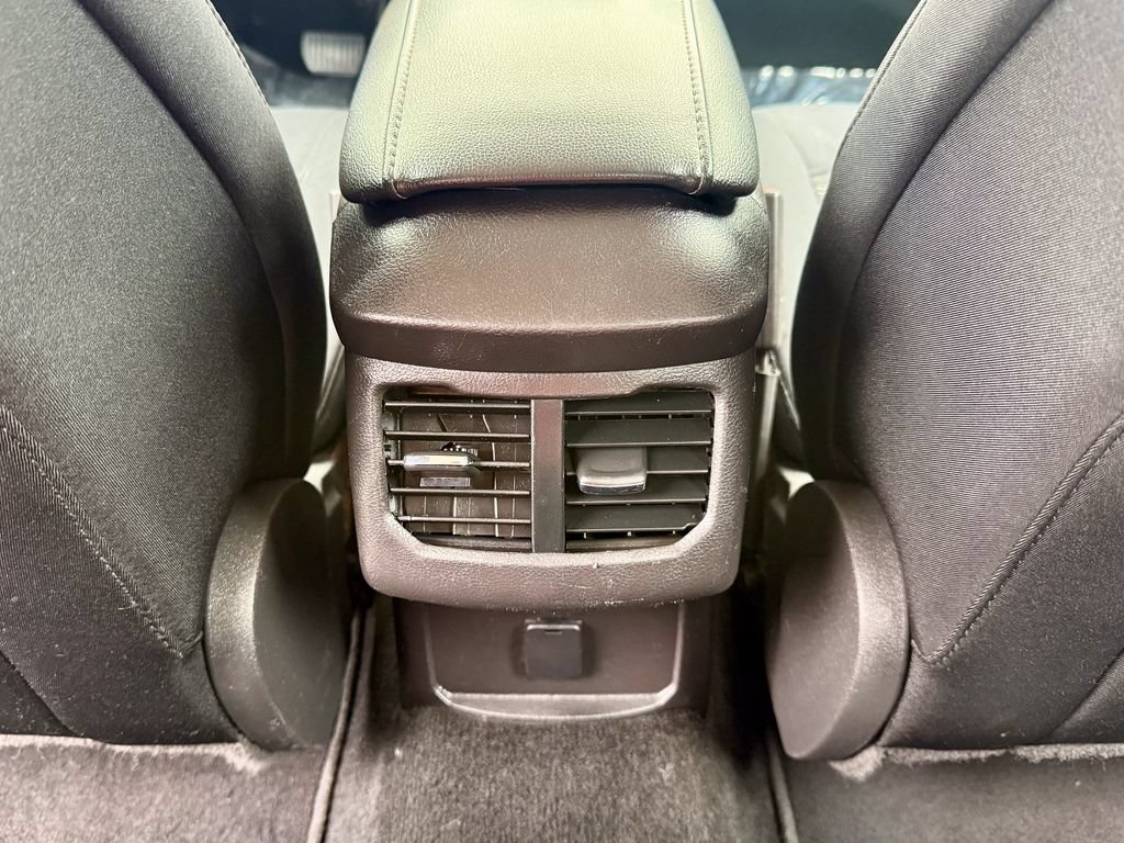 Used 2015 Ford Fusion SE FWD image 31