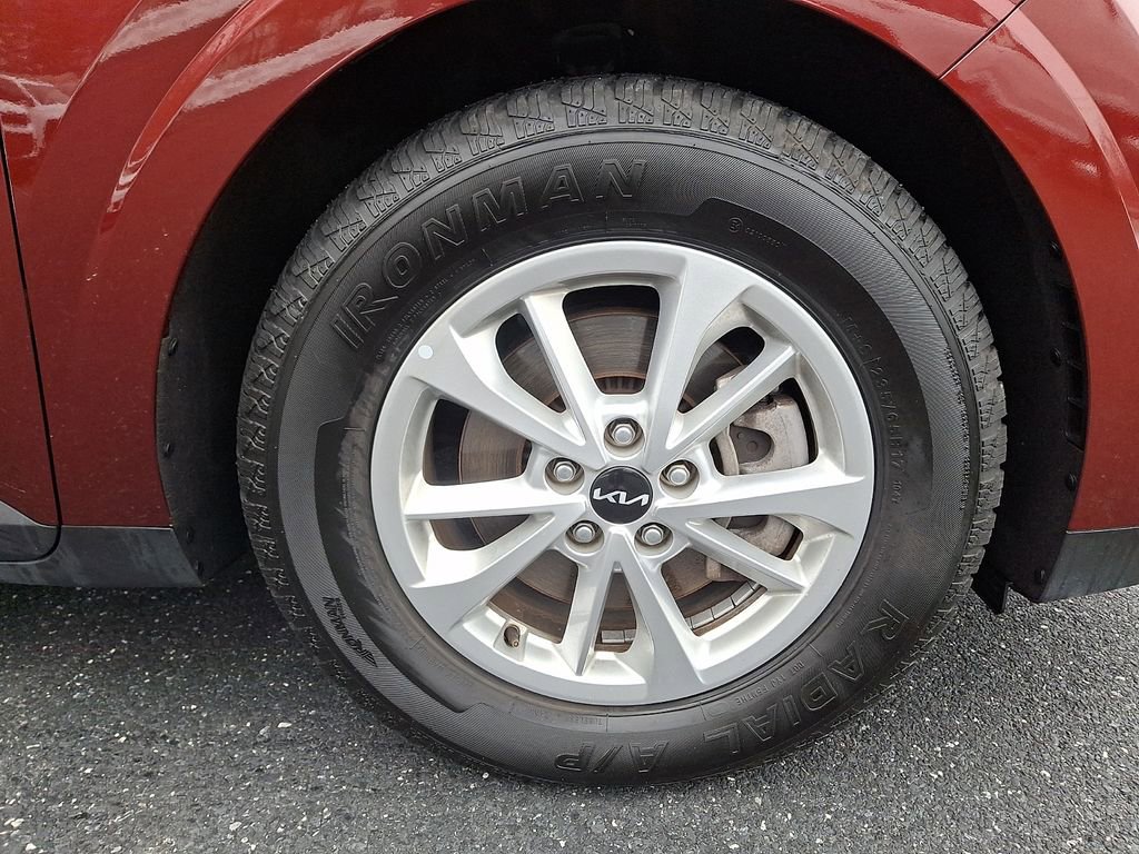 Used 2024 Kia Carnival LX image 12