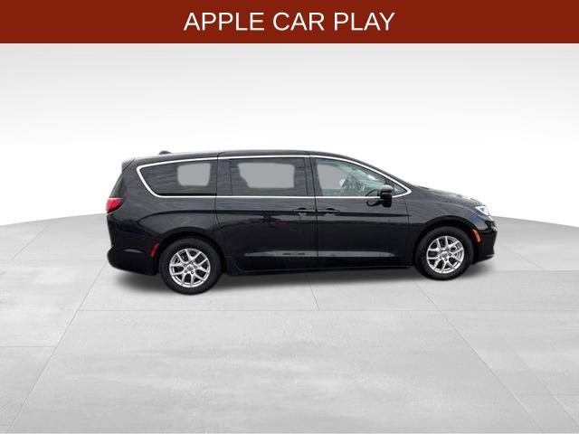 Used 2023 Chrysler Pacifica Touring-L image 8