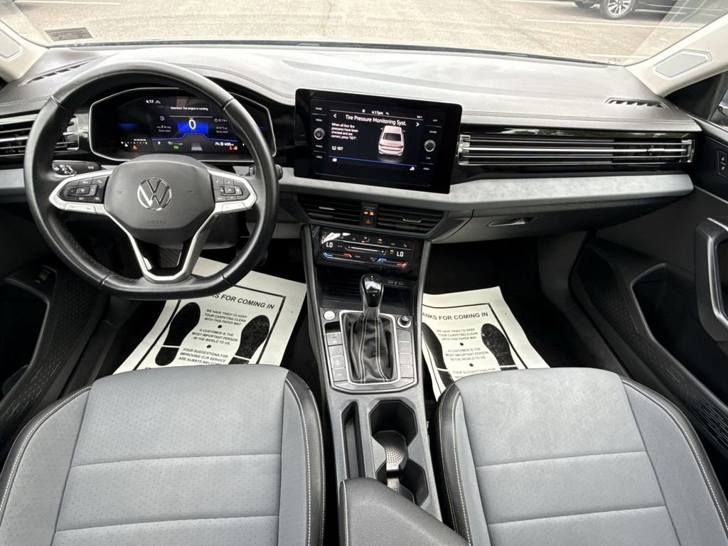 Used 2025 Volkswagen Jetta SE image 22