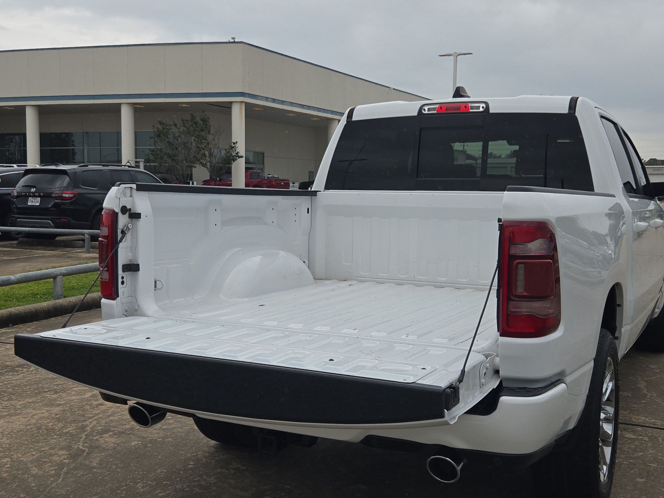 Used 2023 RAM 1500 Laramie AWD/4WD image 30