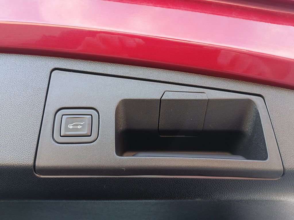 Certified 2024 Cadillac XT4 Premium Luxury AWD/4WD image 25