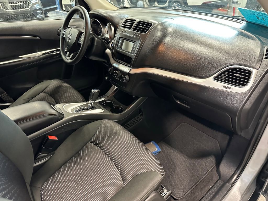 Used 2019 Dodge Journey SE FWD image 33