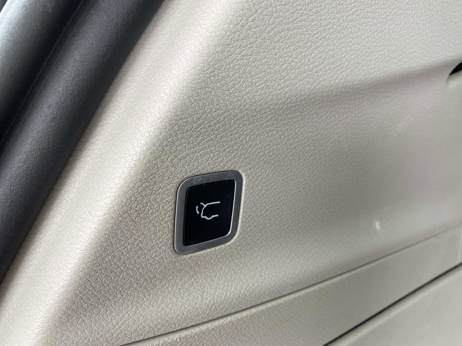 Used 2019 Chrysler Pacifica Touring-L FWD image 6