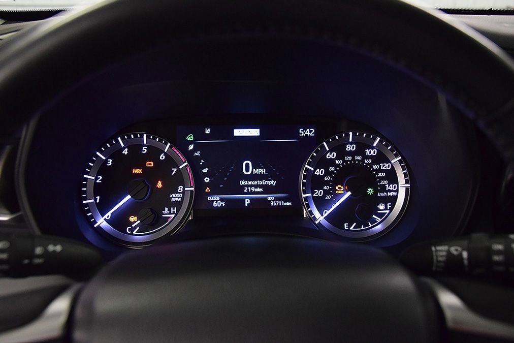 Used 2023 Toyota Highlander LE AWD/4WD image 18