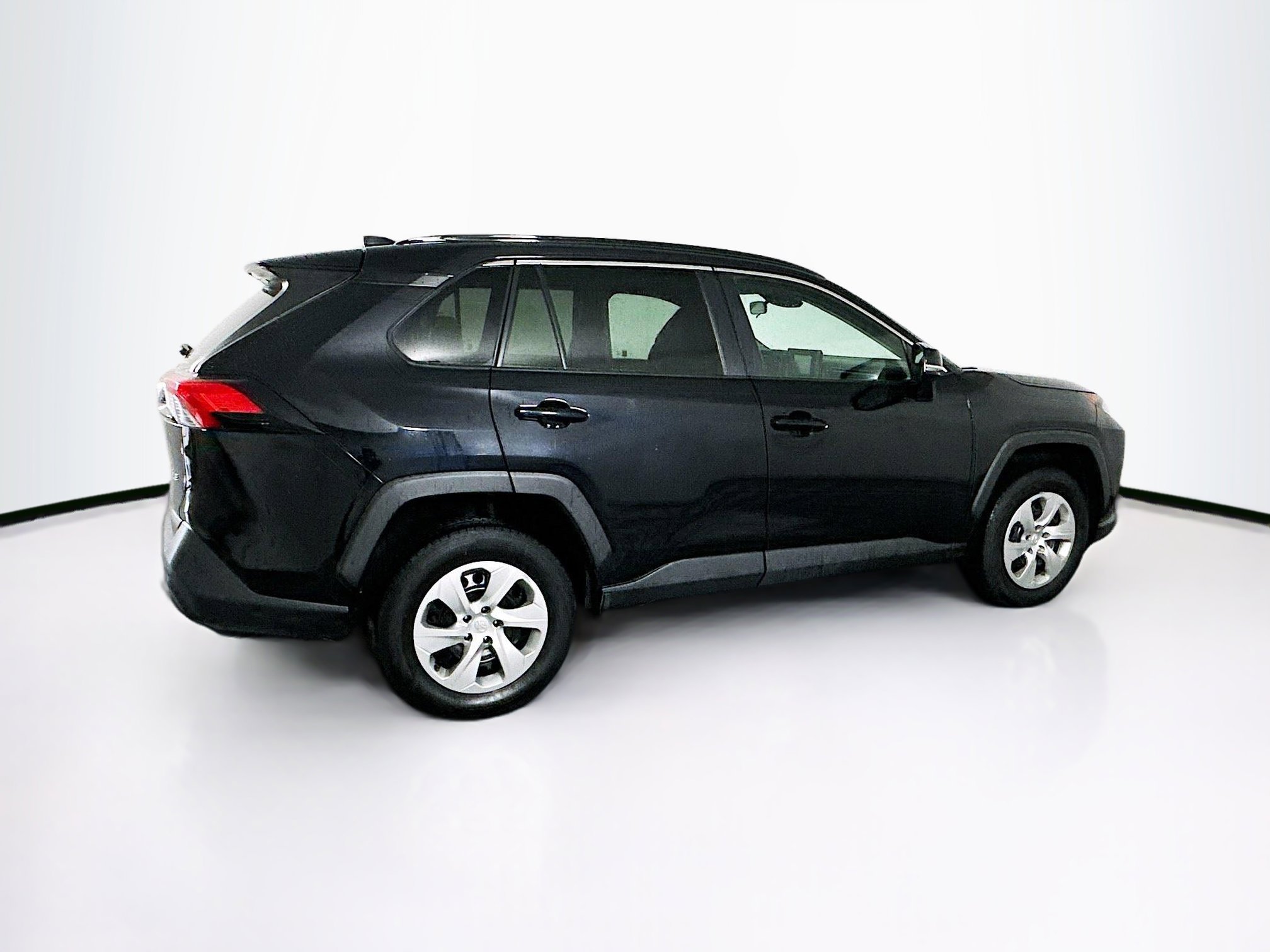 Used 2020 Toyota RAV4 LE FWD image 10