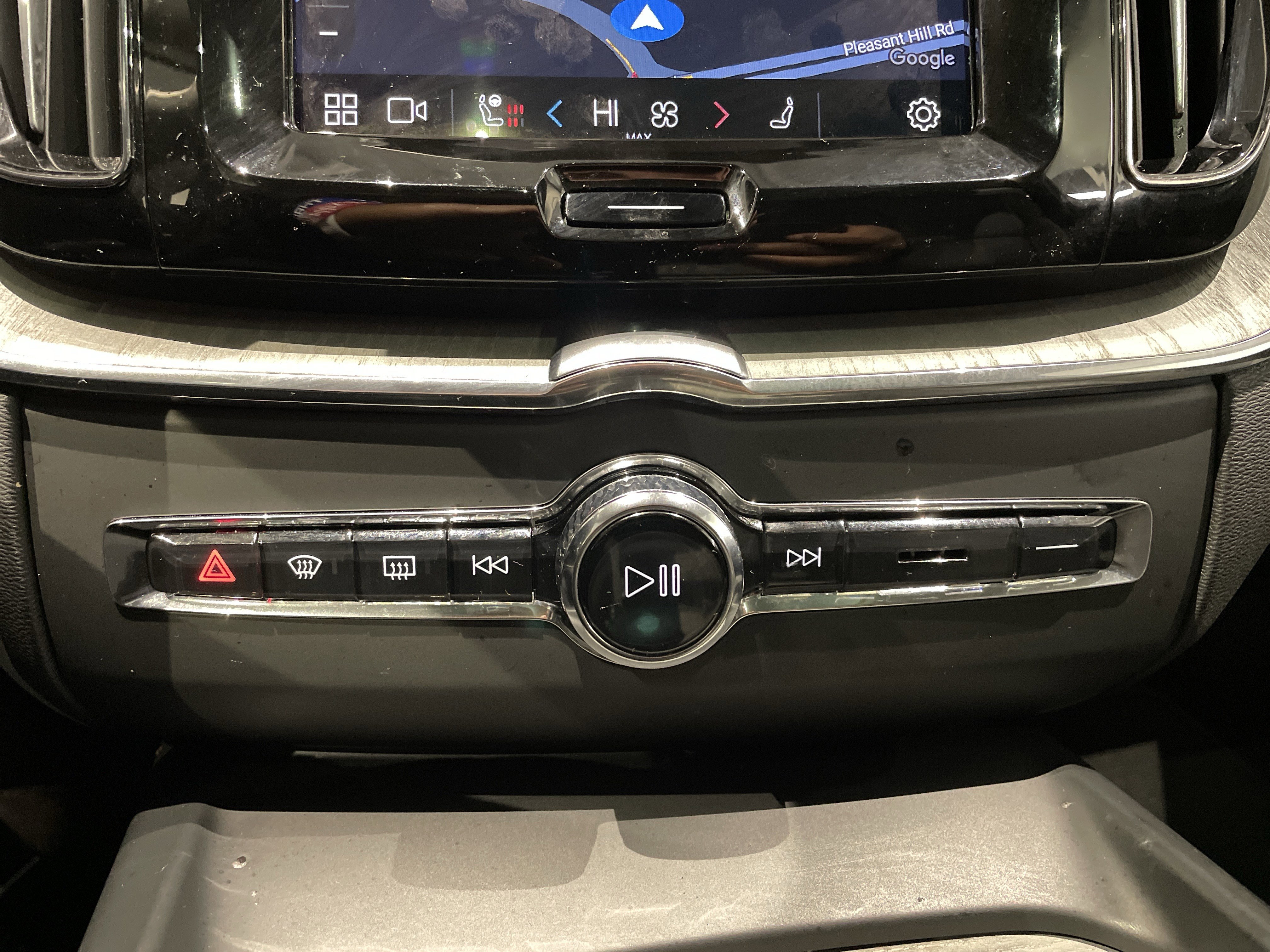 Used 2025 Volvo XC60 B5 Plus image 30