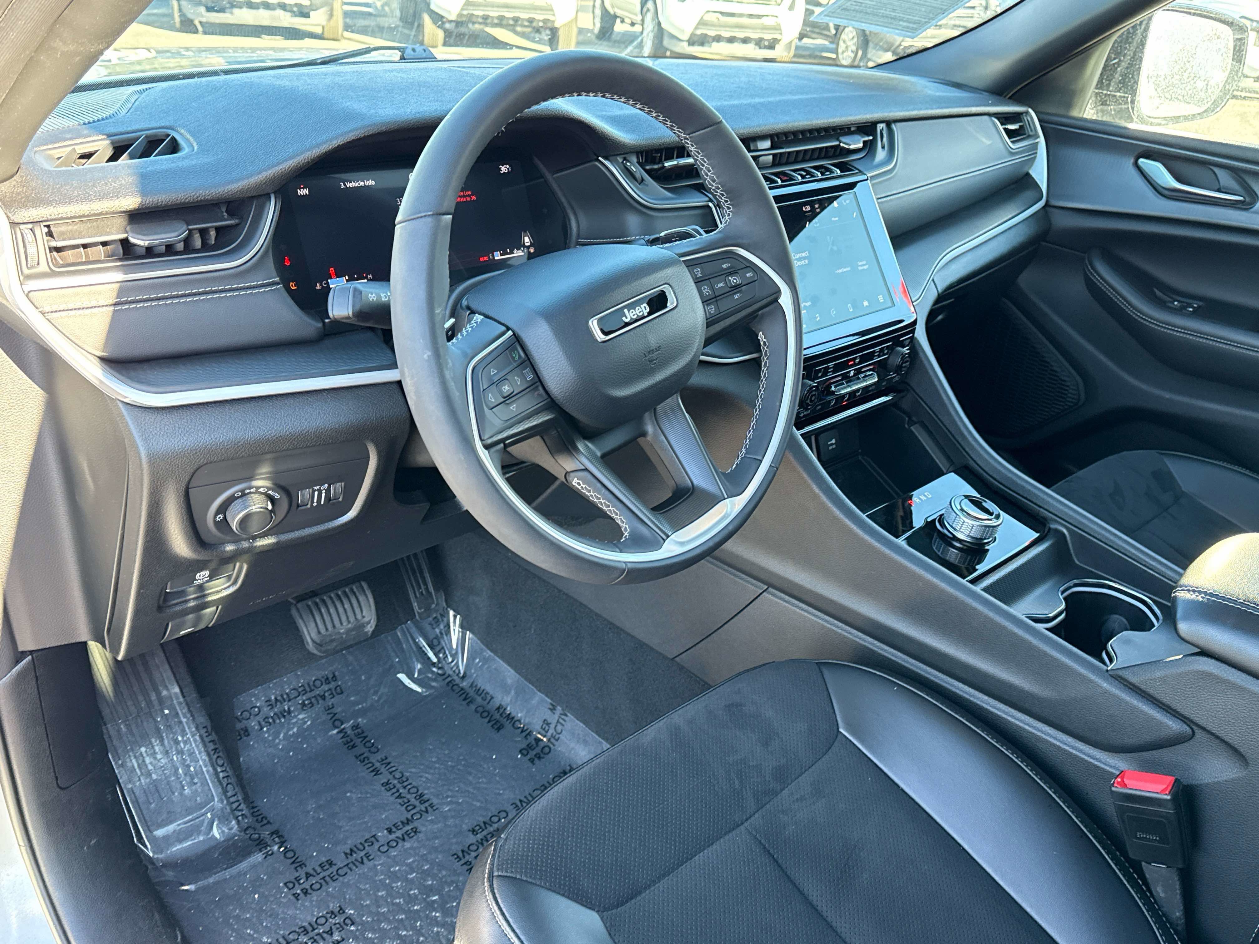 Used 2024 Jeep Grand Cherokee Altitude image 10