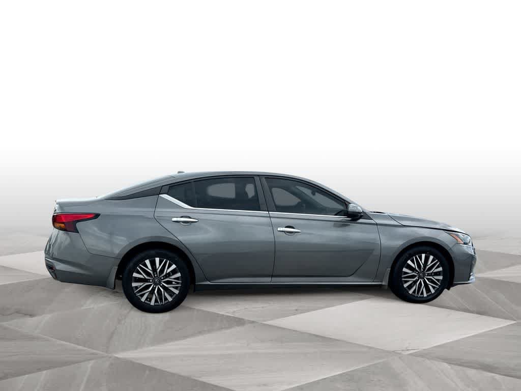 Used 2023 Nissan Altima 2.5 SV FWD image 9