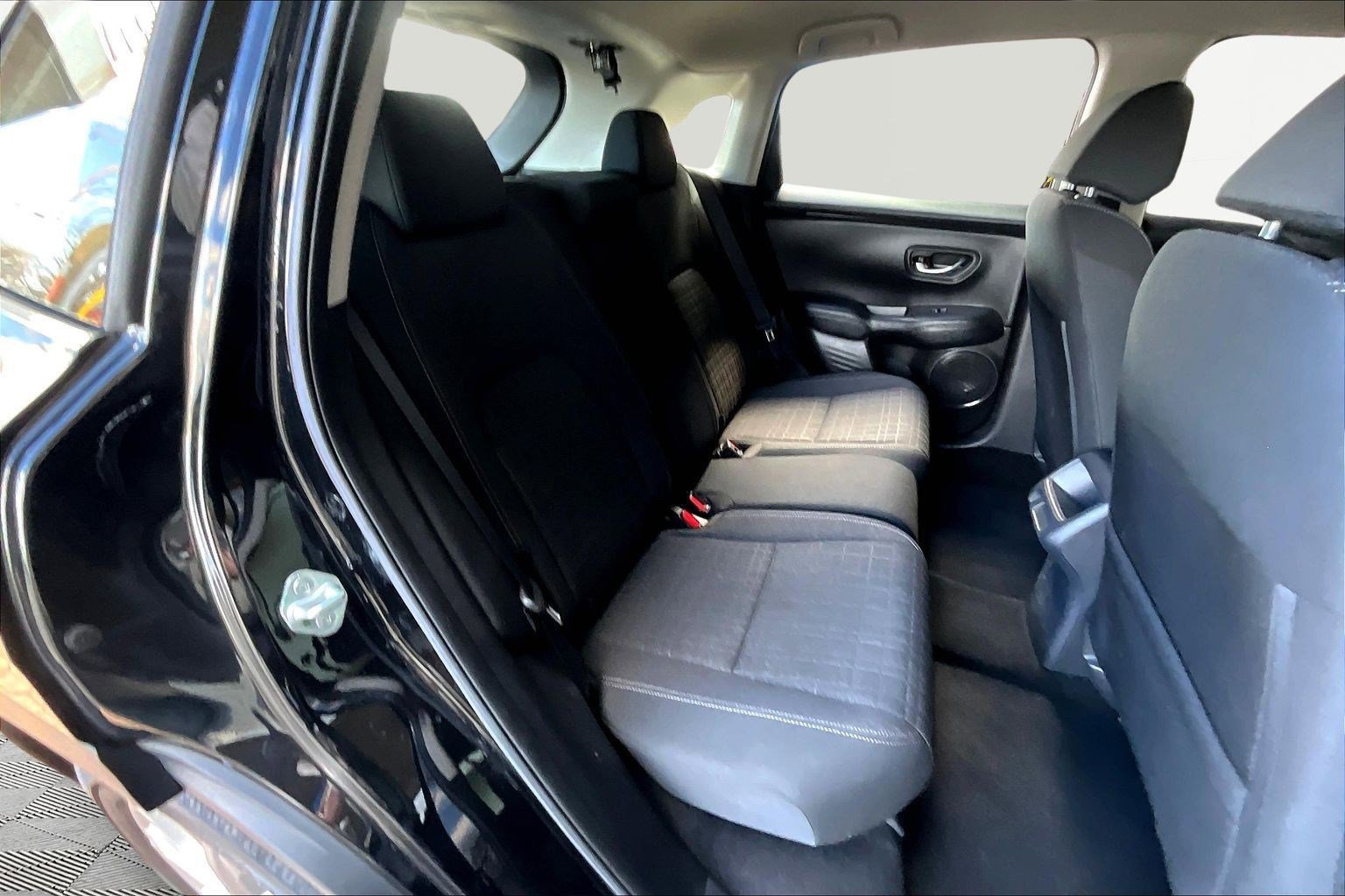 Used 2023 Honda HR-V LX image 24