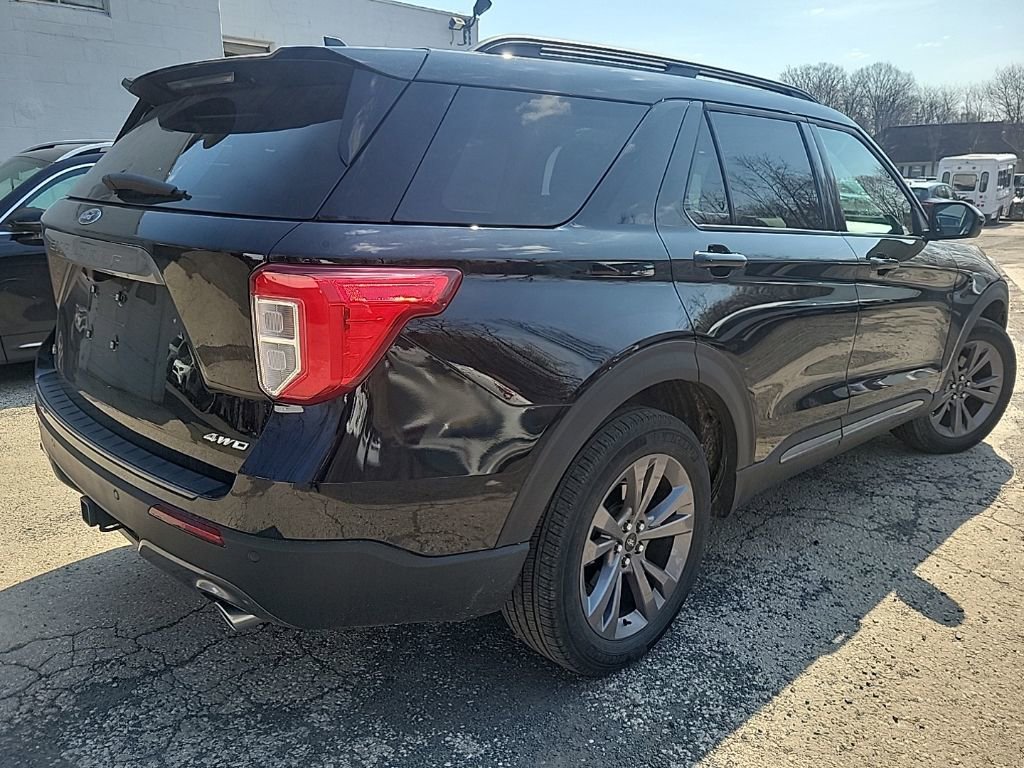 Used 2023 Ford Explorer XLT w/ Equipment Group 202A image 6