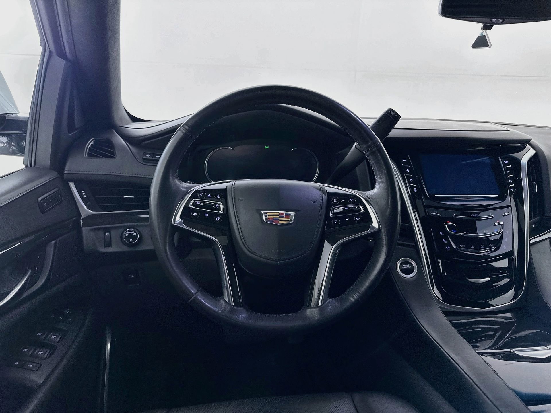 Used 2019 Cadillac Escalade ESV Platinum AWD/4WD image 25