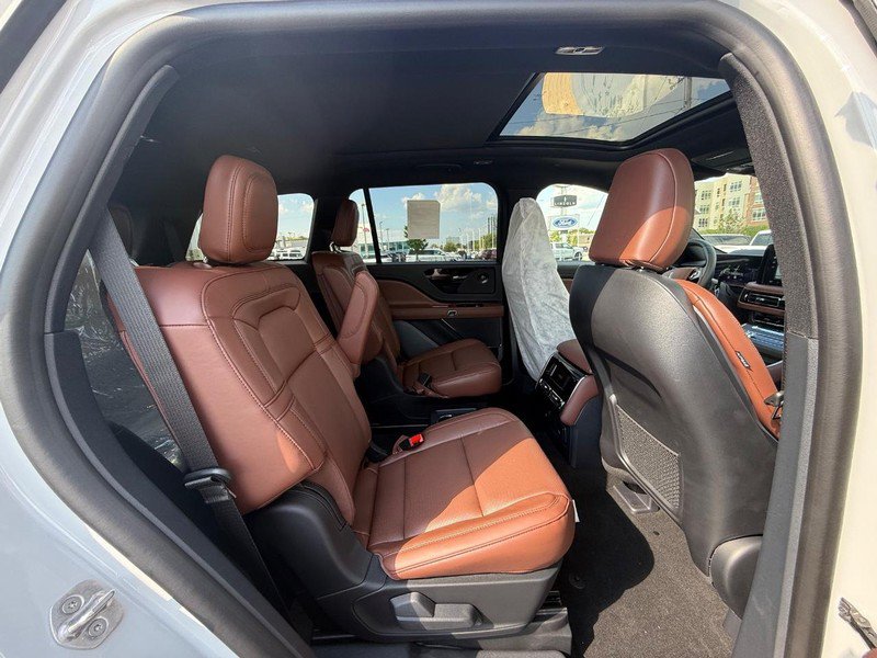 New 2027 Lincoln Aviator Reserve w/ Jet Appearance Package AWD/4WD image 7