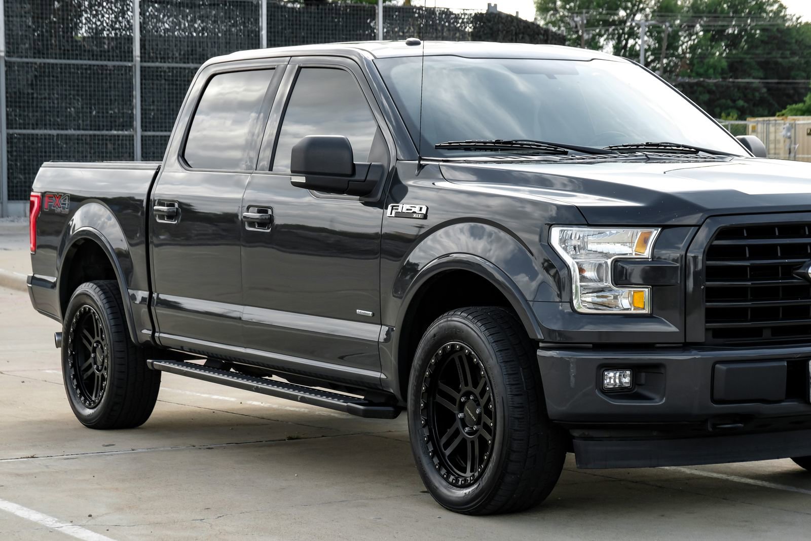 Used 2017 Ford F150 XLT w/ Equipment Group 302A Luxury AWD/4WD image 5