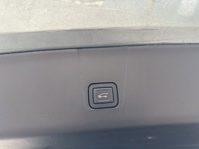 Used 2023 Chevrolet Traverse LT image 28