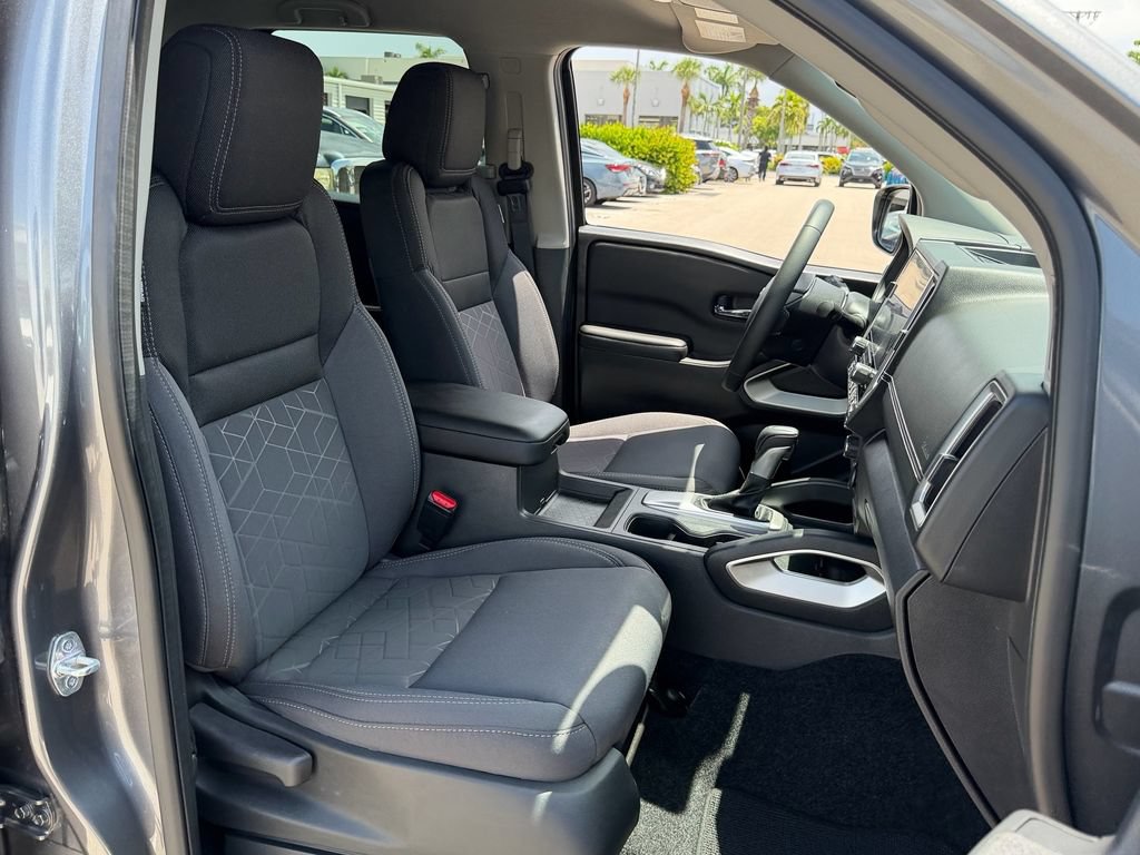 Certified 2025 Nissan Frontier SV w/ SV Convenience Package RWD image 15