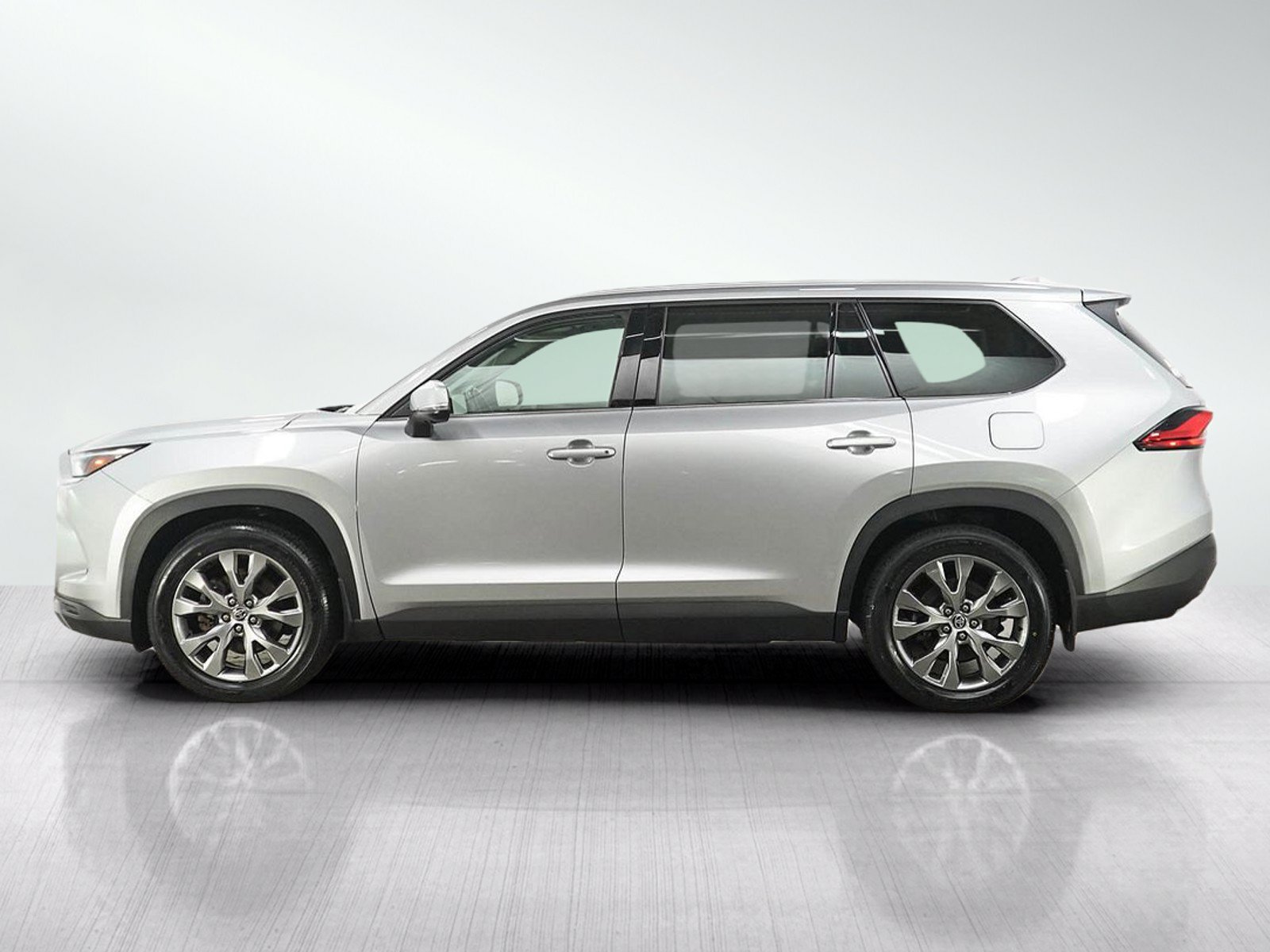 Used 2024 Toyota Grand Highlander AWD Hybrid image 2