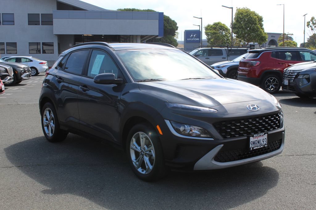 Used 2023 Hyundai Kona SEL w/ Cargo Package FWD image 5
