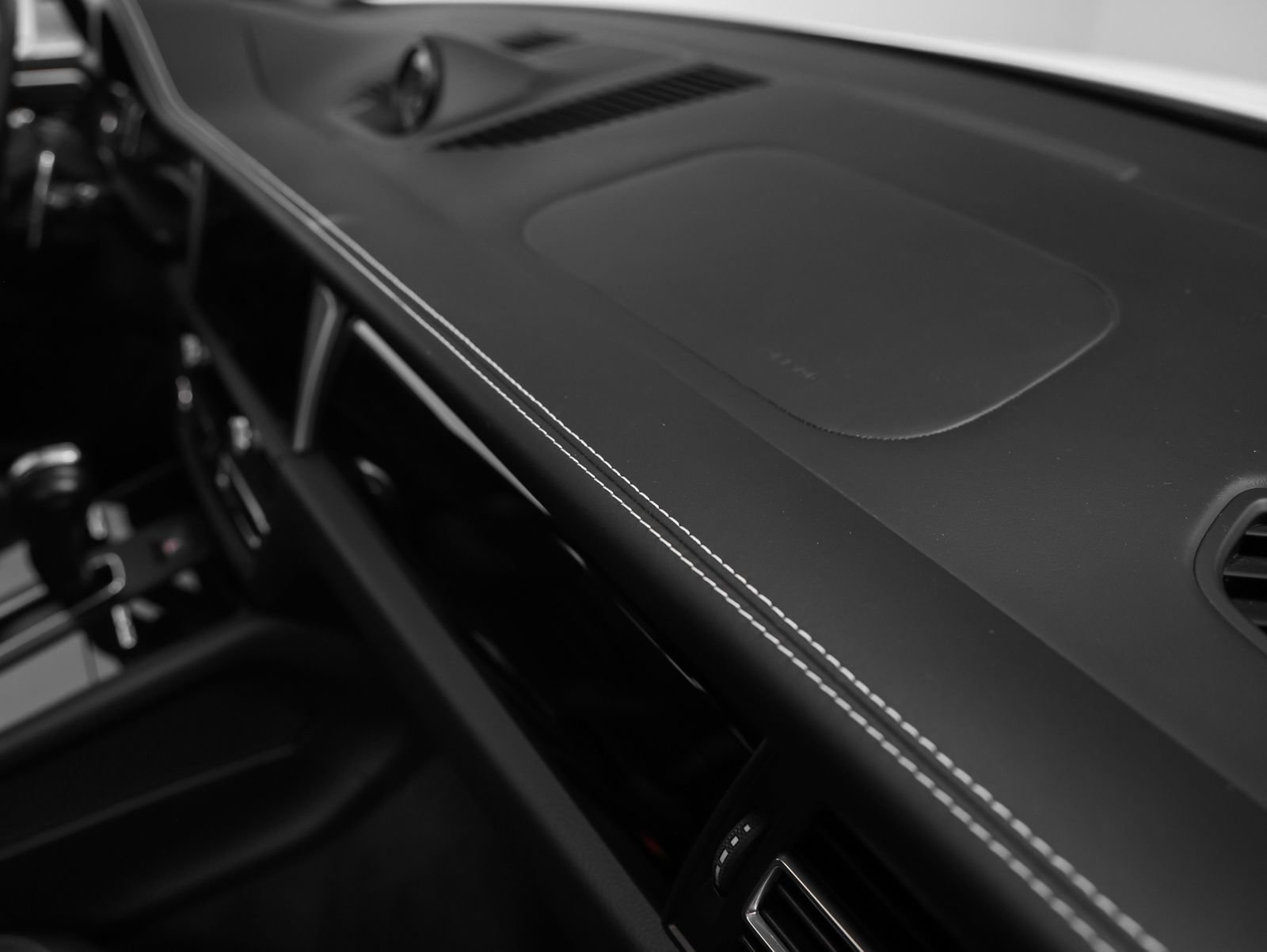 Certified 2023 Porsche Macan image 23