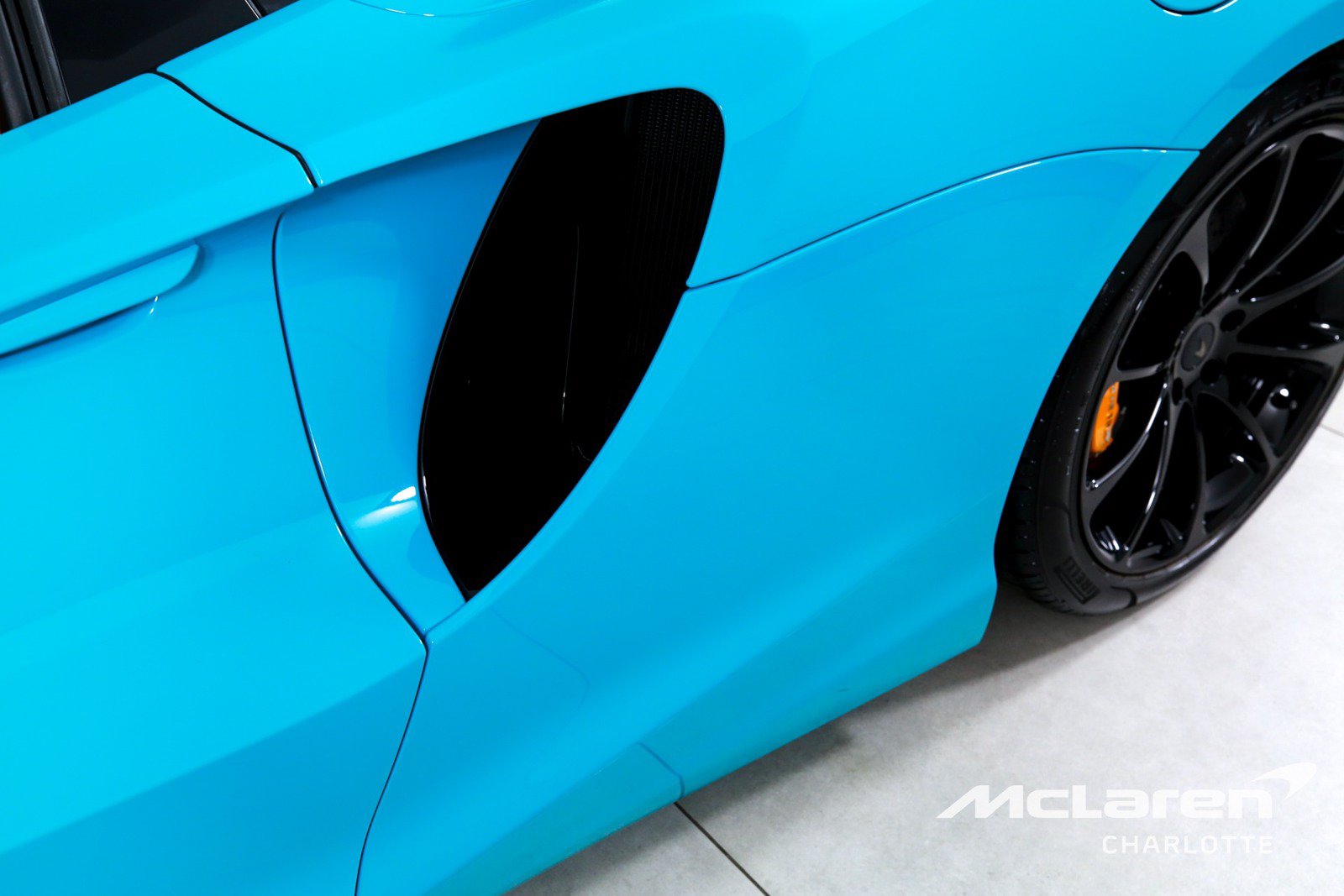 Used 2025 McLaren Artura Spider RWD image 28