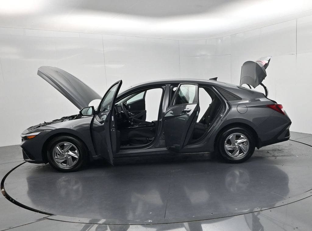 Used 2025 Hyundai Elantra SE FWD image 56