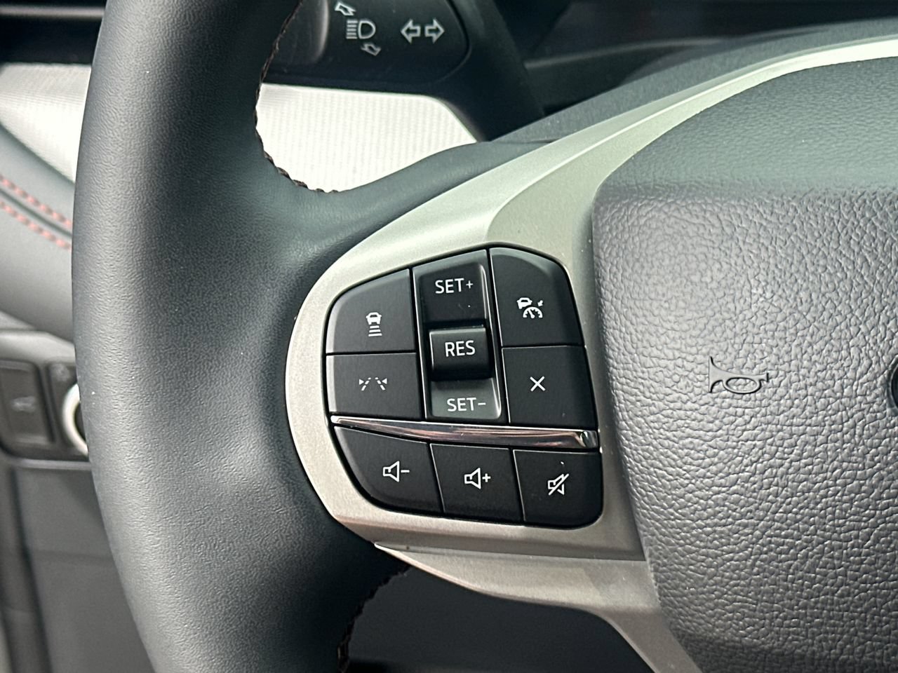 New 2026 Ford Explorer Active RWD image 25