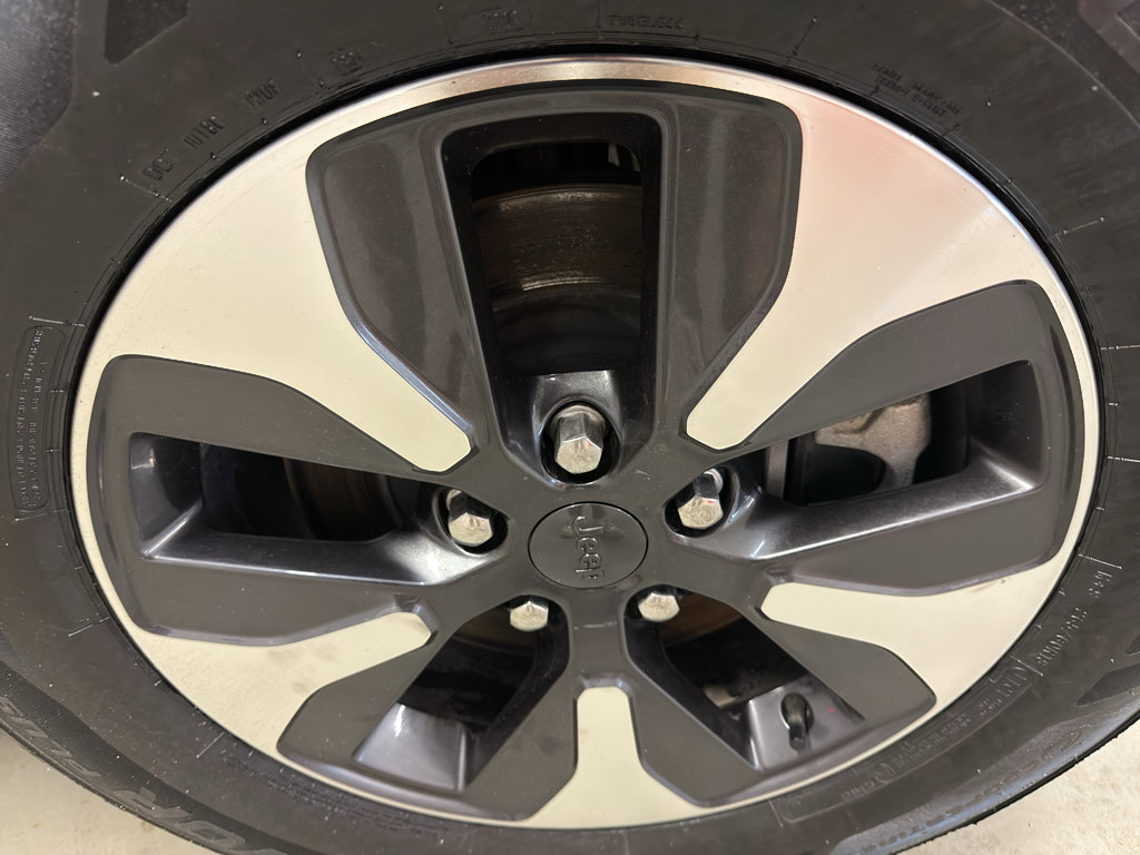 Used 2023 Jeep Grand Cherokee 4WD 4xe image 34