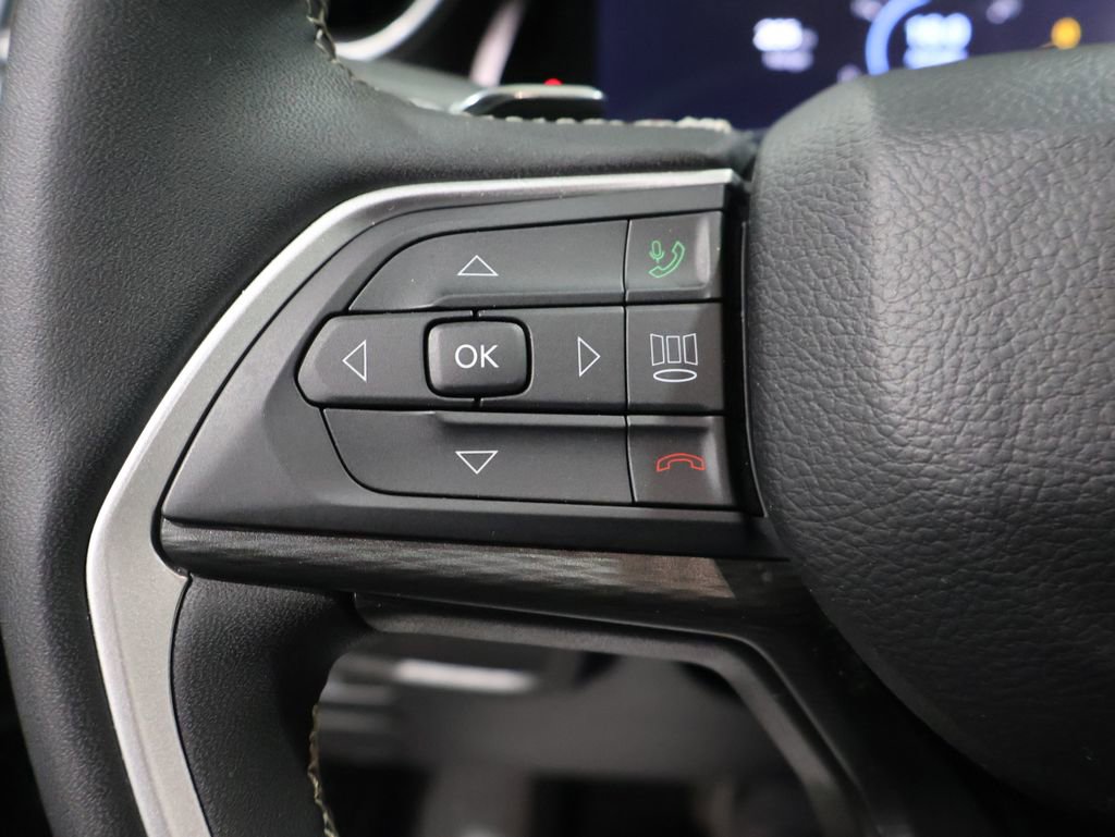 Used 2024 Jeep Grand Cherokee L Altitude image 39